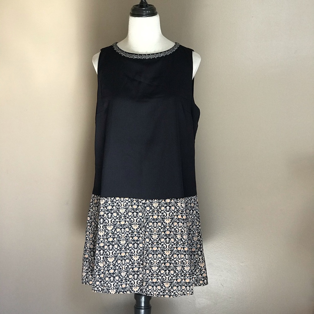neckline beading sleeveless dress